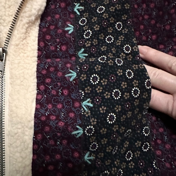 Women's Black and Cream Vest - Picture 6 of 10